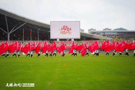 最终曼城连丢2球2-2遭水晶宫逼平，近6轮英超仅1胜，先赛一场暂居英超第4，落后榜首的利物浦3分。